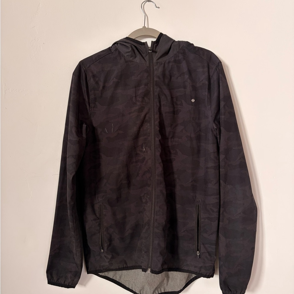 Vuori Men's Dark Camo Windbreaker